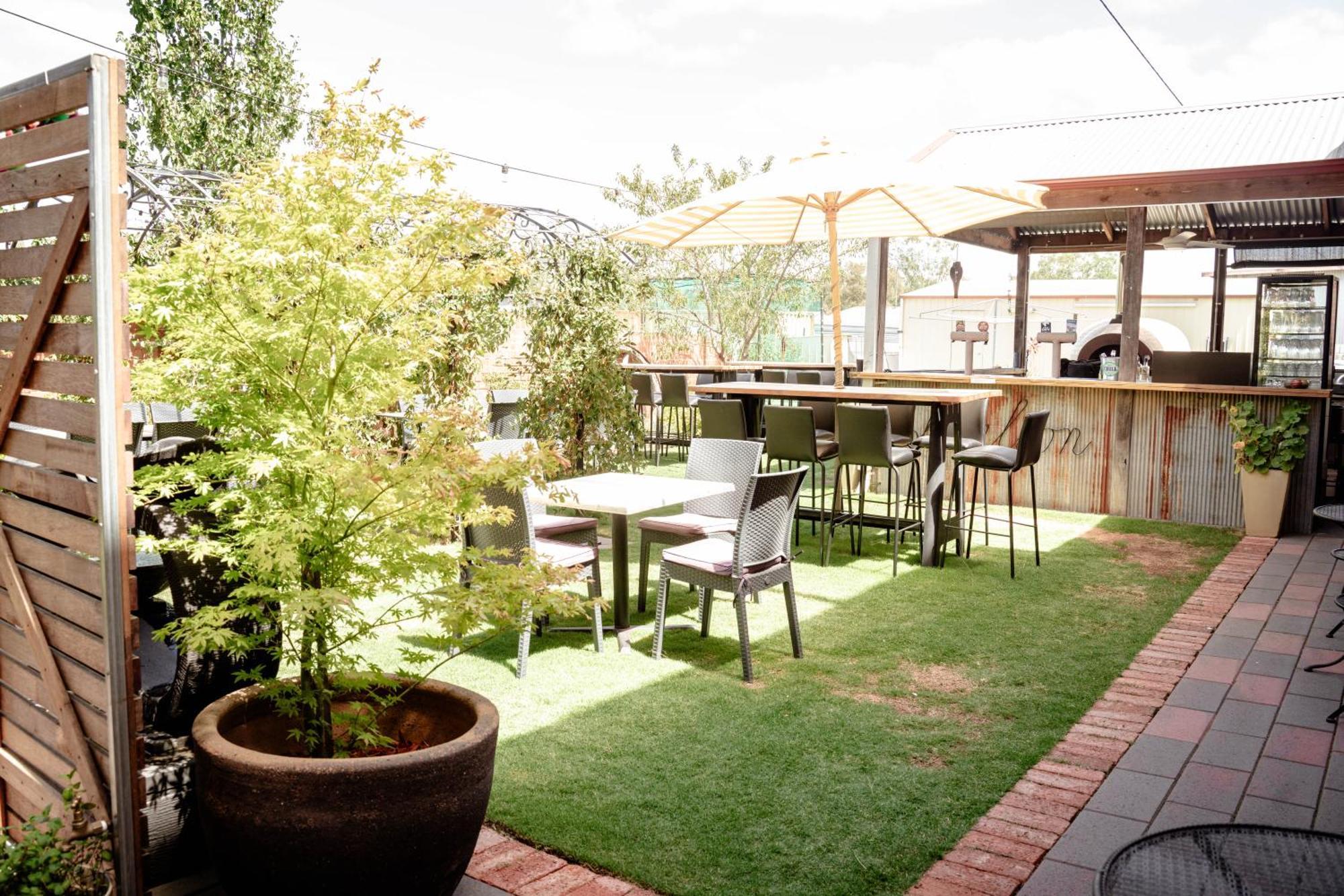 Vale Of Avoca Hotel Charlton Exterior photo