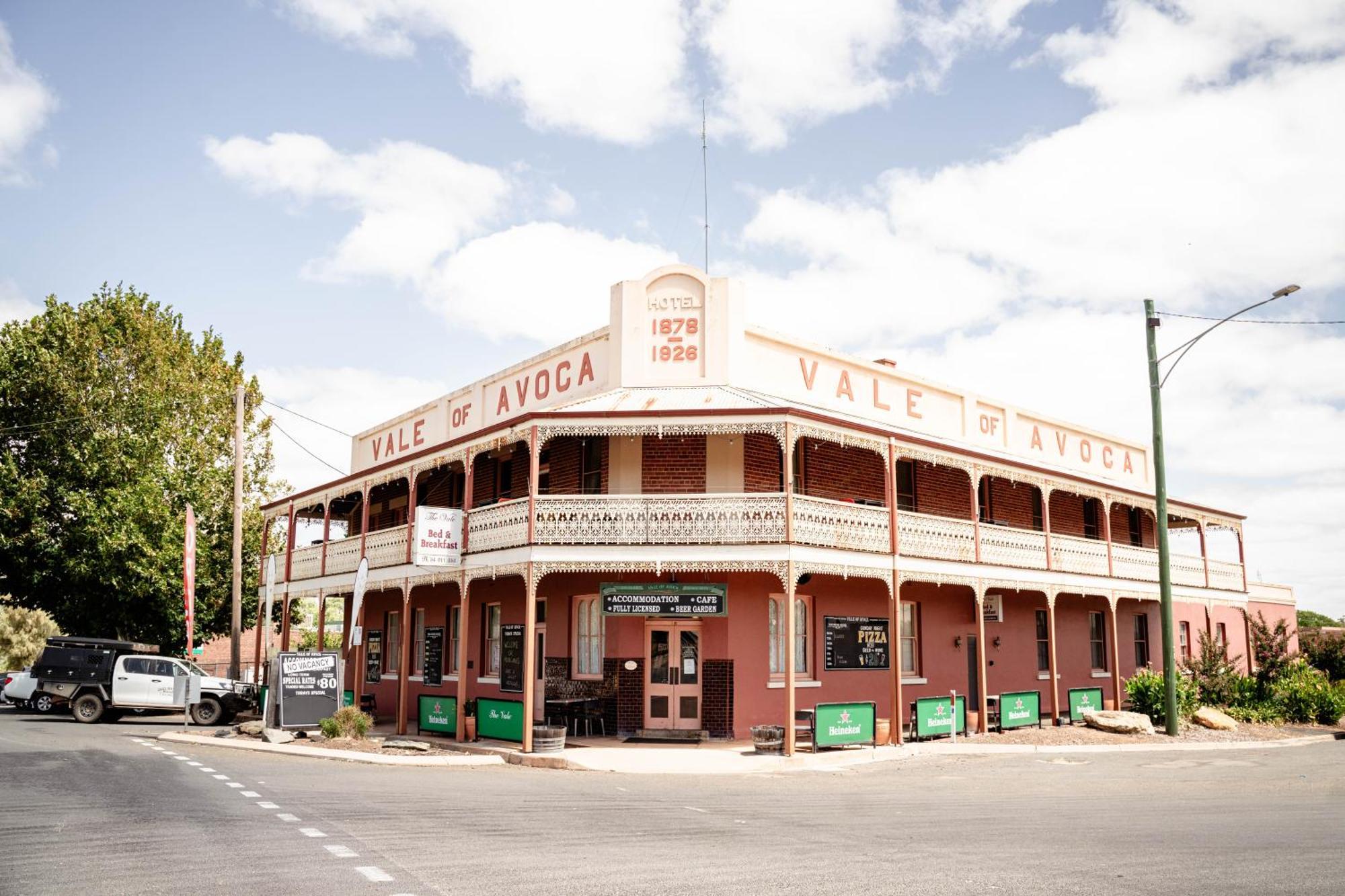 Vale Of Avoca Hotel Charlton Exterior photo